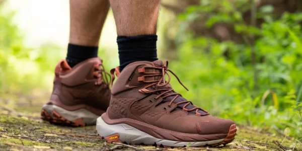 HOW TO CHOOSE TREKKING SHOES OR BOOTS: COMPLETE GUIDE FOR BEGINNERS
